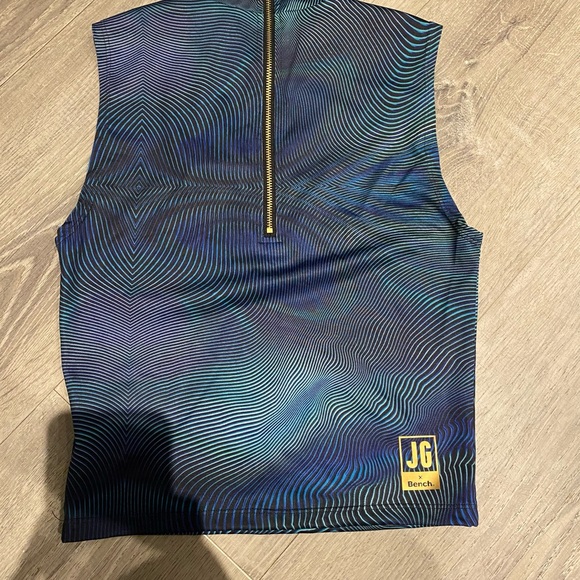 Brand new limited edition bench work out shirt - Picture 6 of 6